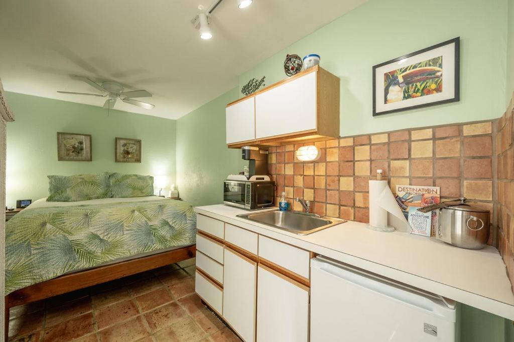 The Speakeasy Inn And Rum Bar Key West Extérieur photo