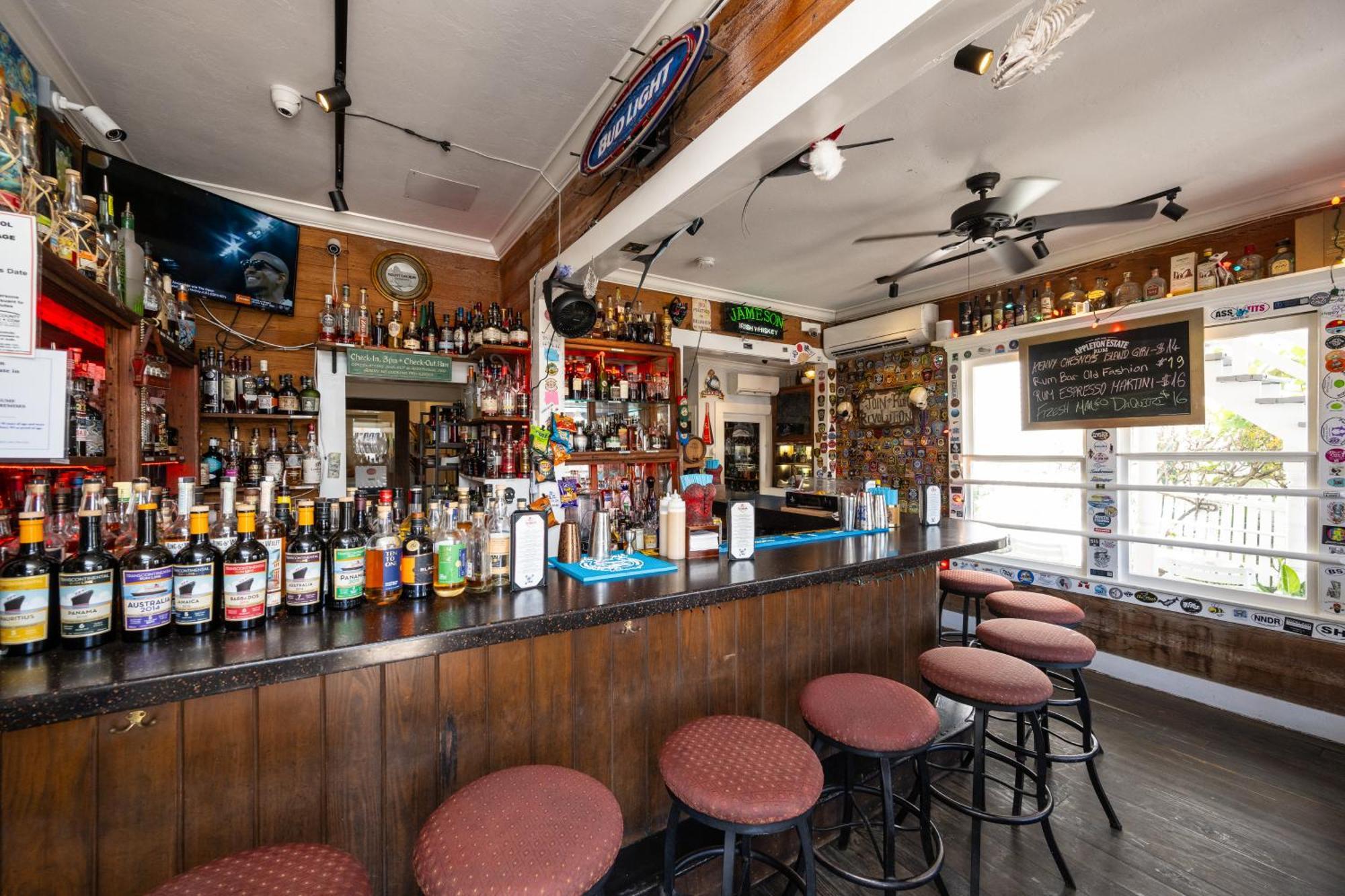 The Speakeasy Inn And Rum Bar Key West Extérieur photo