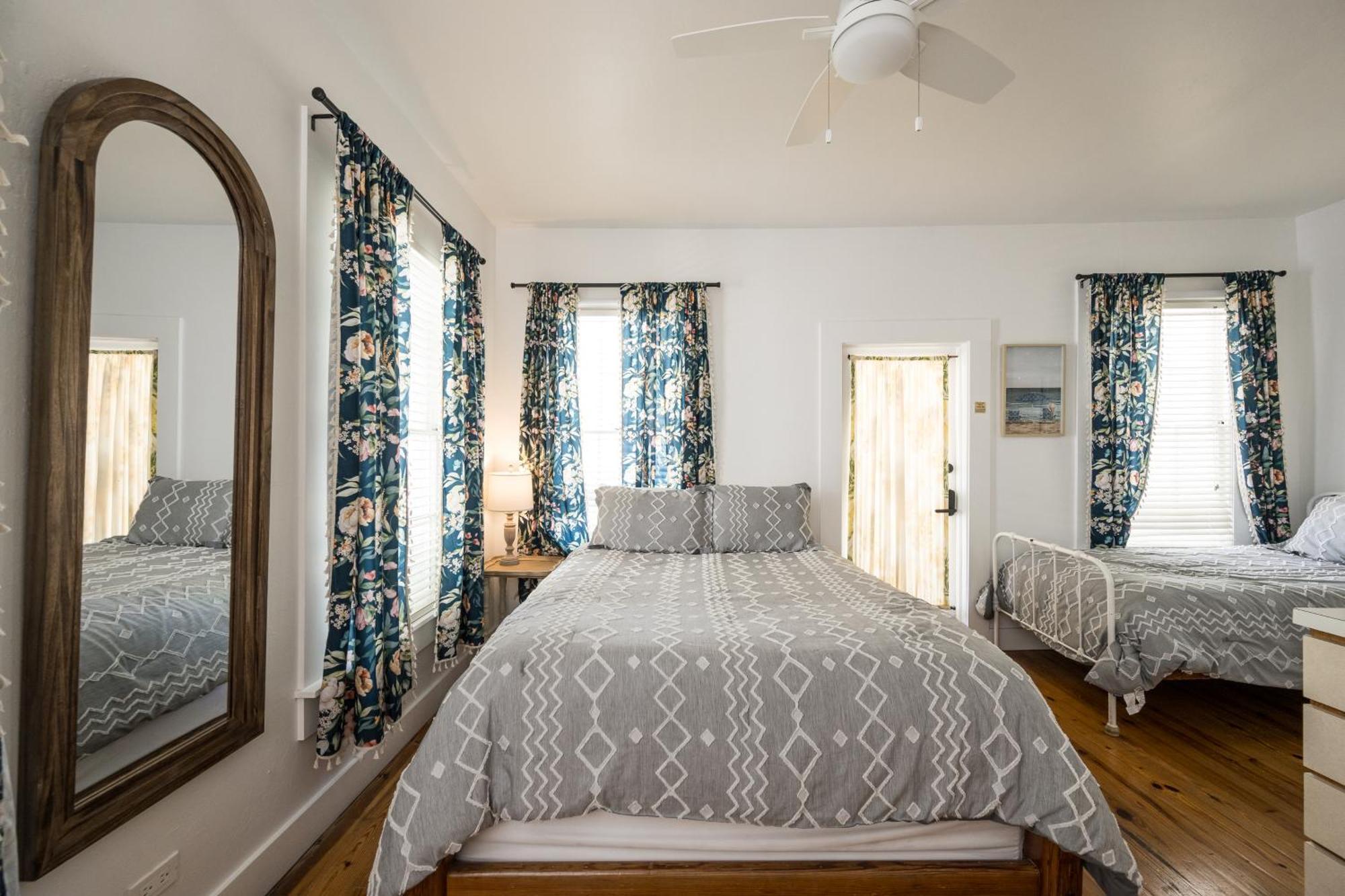 The Speakeasy Inn And Rum Bar Key West Extérieur photo